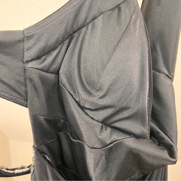 NW NIGHTWAY Black Bejeweled Evening Gown. Size 8. Criss-cross straps over back - Picture 4 of 10